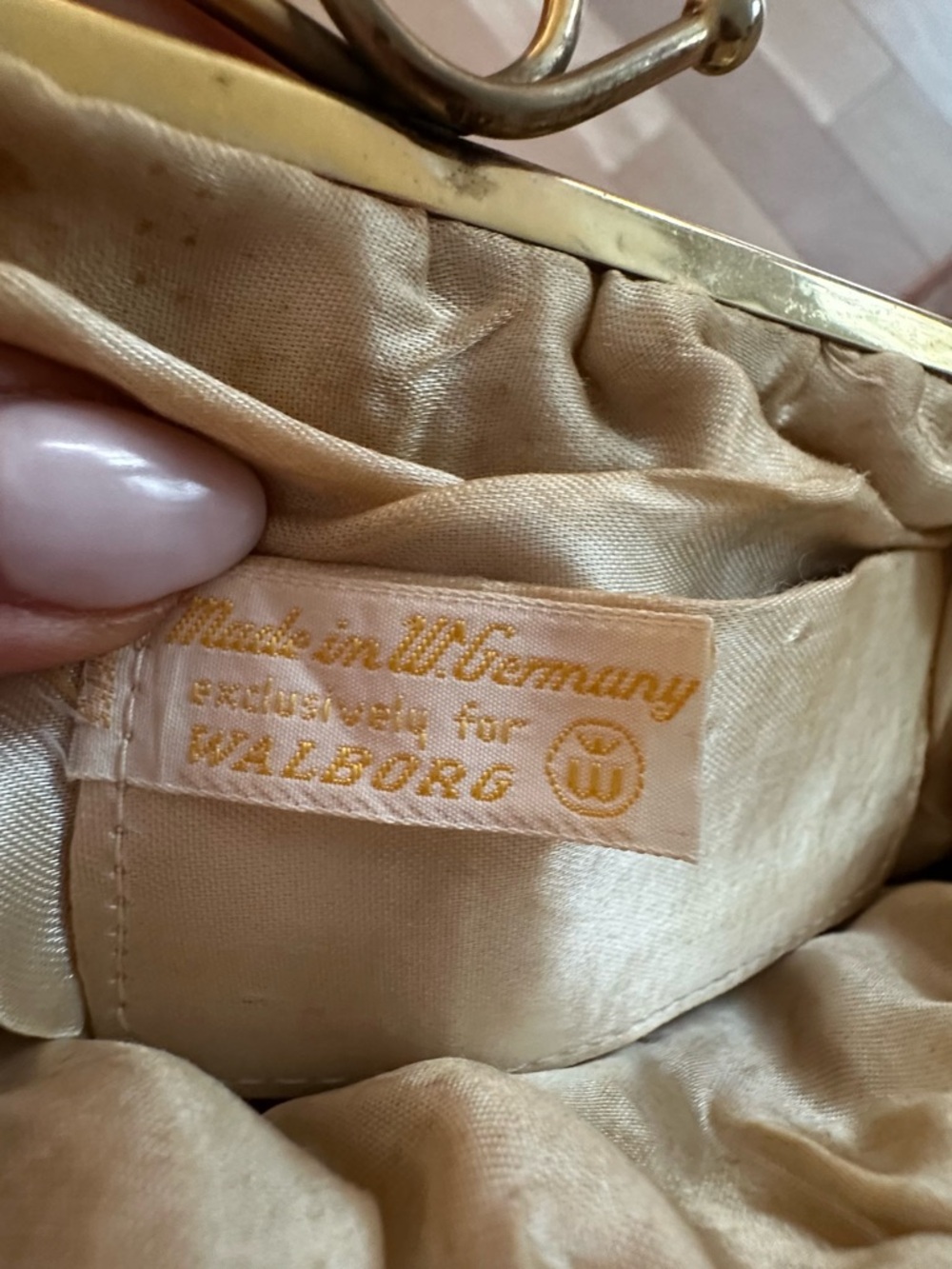 Vintage mini gold leather evening purse - Picture 8 of 16